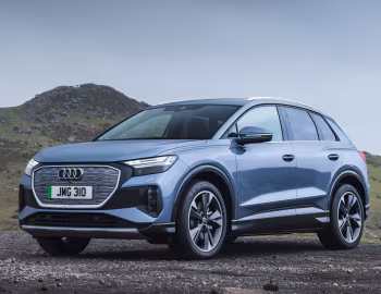 Audi Q4 40 e-tron [UK-spec] '2021–26