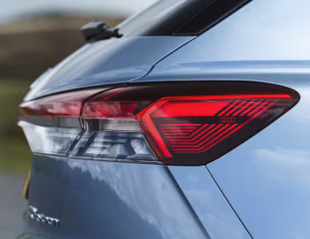 Audi Q4 40 e-tron [UK-spec] '2021–26