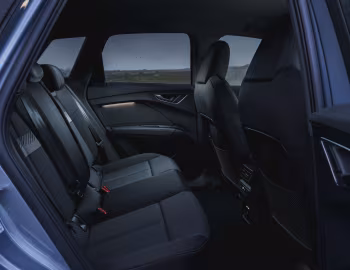 Interior Audi Q4 40 e-tron [UK-spec] '2021–26