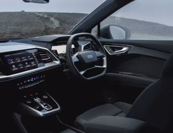 Interior Audi Q4 40 e-tron [UK-spec] '2021–26