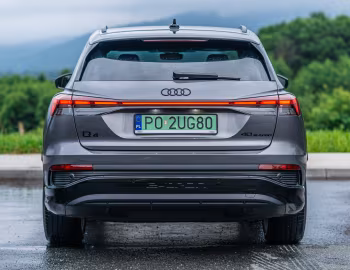 Audi Q4 40 e-tron S line quattro "Edition One" [Worldwide] '2021–22