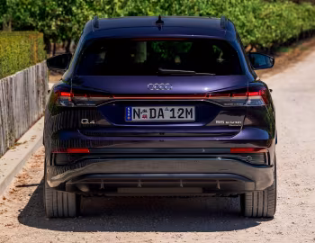 Audi Q4 55 e-tron S line quattro [Australia] '2025–pr.
