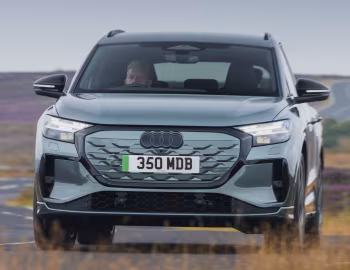 Audi Q4 e-tron S line [UK-spec] '2026