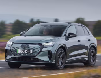 Audi Q4 e-tron S line [UK-spec] '2026