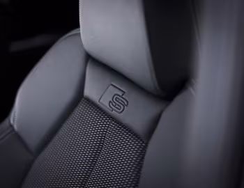 Interior Audi Q4 e-tron S line [UK-spec] '2026