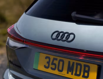 Logotipo Audi Q4 e-tron S line [UK-spec] '2026