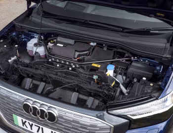 Bajo el capó Audi Q4 Sportback 40 e-tron [UK-spec] '2021–26