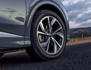Audi Q4 Sportback 45 e-tron S line [Australia] '2025–pr.