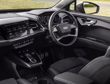 Intérieur Audi Q4 Sportback 55 e-tron quattro S line [UK-spec] '2024–26