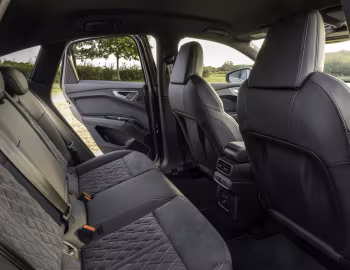 Intérieur Audi Q4 Sportback 55 e-tron quattro S line [UK-spec] '2024–26