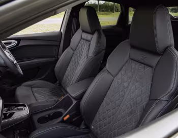 Intérieur Audi Q4 Sportback 55 e-tron quattro S line [UK-spec] '2024–26