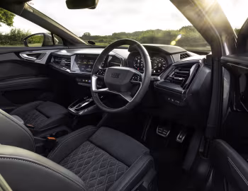 Intérieur Audi Q4 Sportback 55 e-tron quattro S line [UK-spec] '2024–26