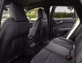 Intérieur Audi Q4 Sportback 55 e-tron quattro S line [UK-spec] '2024–26