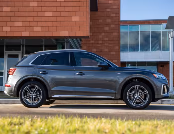 2021–pr. Audi Q5 55 TFSI e quattro S line [North America] '2020–pr.