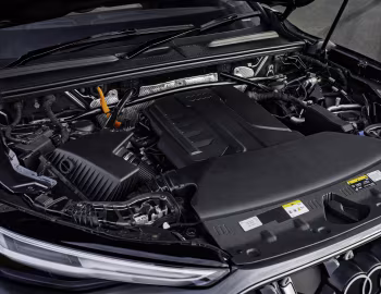 Bajo el capó Audi Q5 e-hybrid quattro S line [UK-spec] '2025–pr.