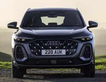 Audi Q5 e-hybrid quattro S line [UK-spec] '2025–pr.