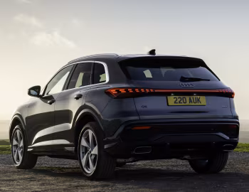 Audi Q5 e-hybrid quattro S line [UK-spec] '2025–pr.