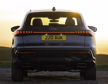 Audi Q5 e-hybrid quattro S line [UK-spec] '2025–pr.
