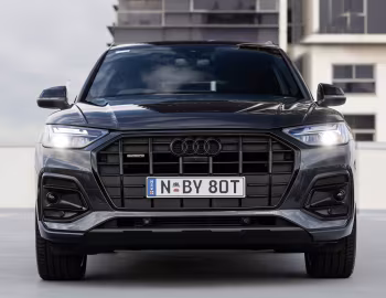 Audi Q5 quattro "Dynamic Black" [Australia] '2024–pr.