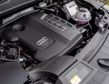 Bajo el capó Audi Q5 Sportback 40 TDI quattro [South Africa] '2021–pr.