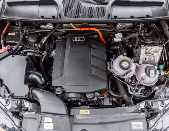 Bajo el capó Audi Q5 Sportback 55 TFSI e quattro S line [Latam] '2022–pr.