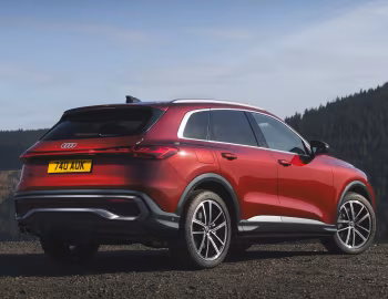 Audi Q5 TDI quattro S line "Launch Edition" [UK-spec] '2025–н.в.