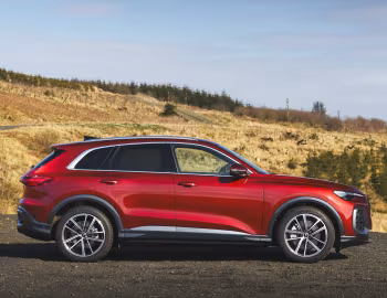 Audi Q5 TDI quattro S line "Launch Edition" [UK-spec] '2025–н.в.