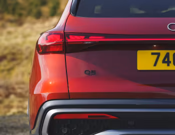 Audi Q5 TDI quattro S line "Launch Edition" [UK-spec] '2025–н.в.