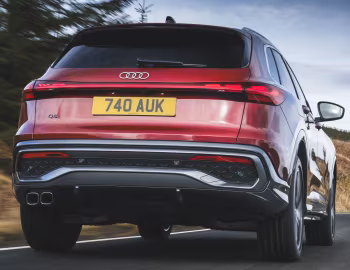 Audi Q5 TDI quattro S line "Launch Edition" [UK-spec] '2025–н.в.