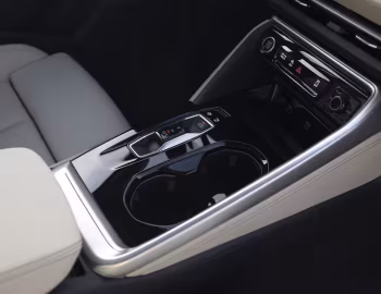Interior 2025–pr. Audi Q5 TFSI quattro [North America] '2025–pr.