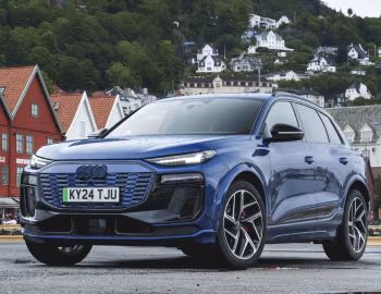 Audi Q6 e-tron quattro S line "Edition 1" [UK-spec] '2024–н.в.