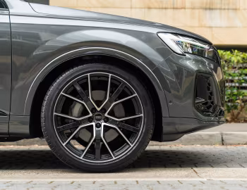Audi Q7 55 TFSI quattro S line [Australia] (4M) '2025–pr.