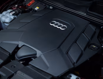 Bajo el capó Audi Q7 55 TFSI quattro S line [Japan] (4M) '2020–pr.