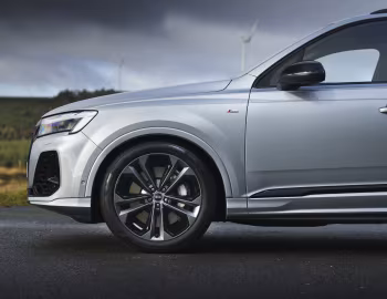 Audi Q7 TFSI e quattro S line [UK-spec] '2025–pr.