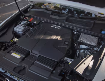 Bajo el capó Audi Q8 50 TDI quattro S line [Australia] '2018–pr.