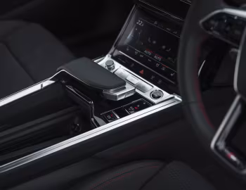 Interior Audi Q8 55 e-tron quattro S line [UK-spec] '2023–pr.