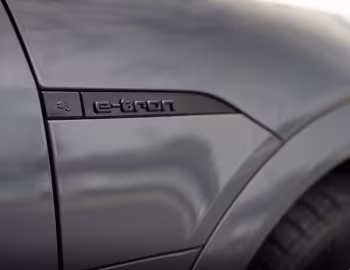 Audi Q8 55 e-tron quattro [Australia] '2023–pr.