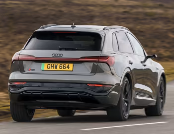 Audi Q8 55 e-tron quattro S line [UK-spec] '2023–н.в.