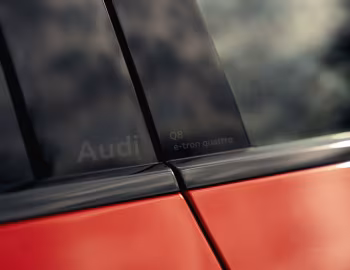 Audi Q8 55 e-tron quattro S line "Launch Edition" [Australia] '2023–pr.