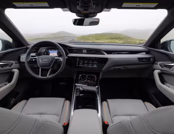 Panel frontal 2024 Audi Q8 Sportback e-tron "Launch Edition" [North America] '2023–24