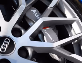 Audi R8 Spyder V10 [UK-spec] '2016–18