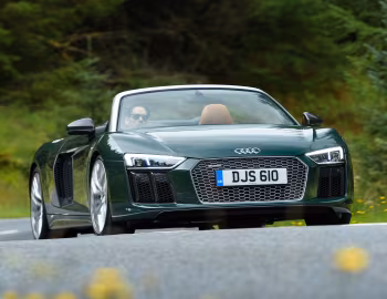 Audi R8 Spyder V10 Plus [UK-spec] '2017–18