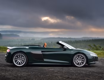 Audi R8 Spyder V10 Plus [UK-spec] '2017–18