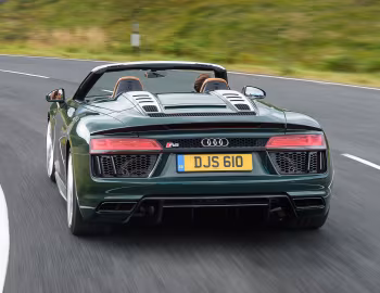 Audi R8 Spyder V10 Plus [UK-spec] '2017–18