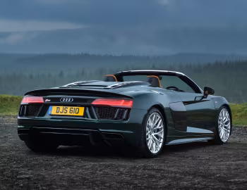 Audi R8 Spyder V10 Plus [UK-spec] '2017–18