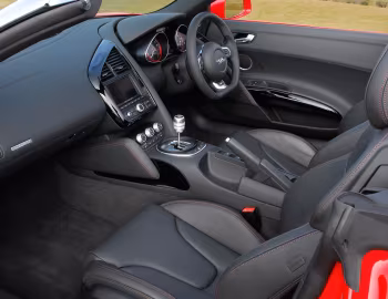 Interior Audi R8 V10 Spyder [UK-spec] '2010–12