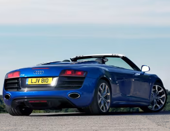 Audi R8 V10 Spyder [UK-spec] '2010–12