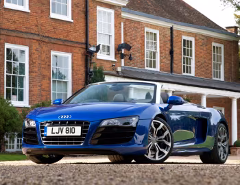 Audi R8 V10 Spyder [UK-spec] '2010–12