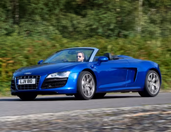 Audi R8 V10 Spyder [UK-spec] '2010–12
