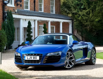 Audi R8 V10 Spyder [UK-spec] '2010–12